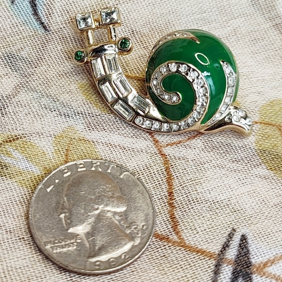 Unsigned Jomaz Mazer Vintage Gold Tone Green Enameled Rhinestone Snail Brooch - Picture 7 of 7
